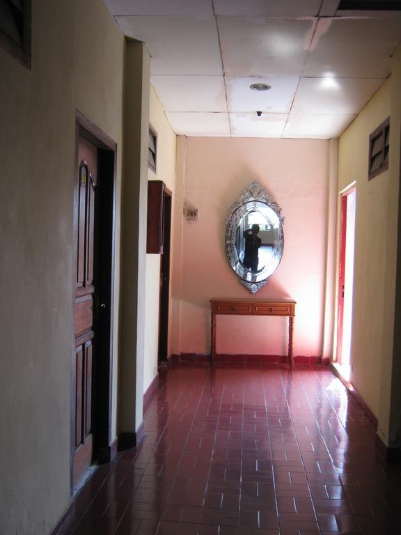 Le Paradis Hotel Palembang Exteriör bild