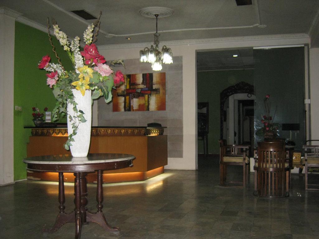Le Paradis Hotel Palembang Exteriör bild